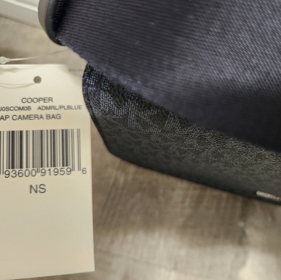 Michael Kors Cooper Logo Camera Bag - Admiral/Pale Blue NWT **FAST SHIPPING** - Picture 10 of 11